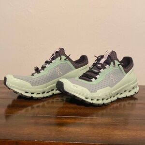 on cloudultra women’s 7.5 Moss Eclipse/Mint green